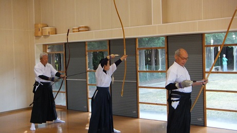 ���K���i